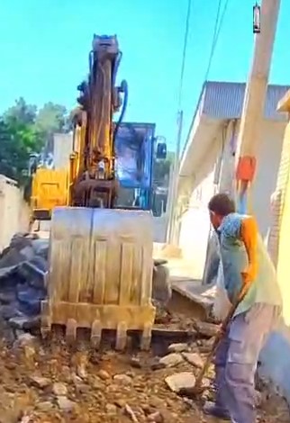 اجرای جدول و زیرسازی کوچه ۱۳ خیابان شهید فلاحی (منوچهری)